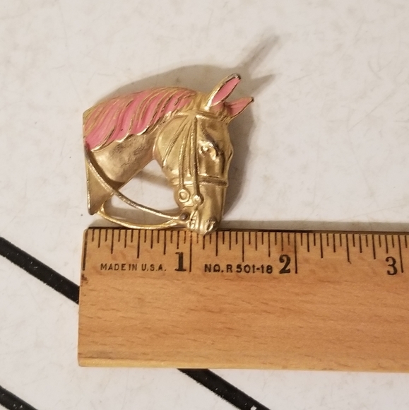Retro gold tone horse brooch - Picture 4 of 11